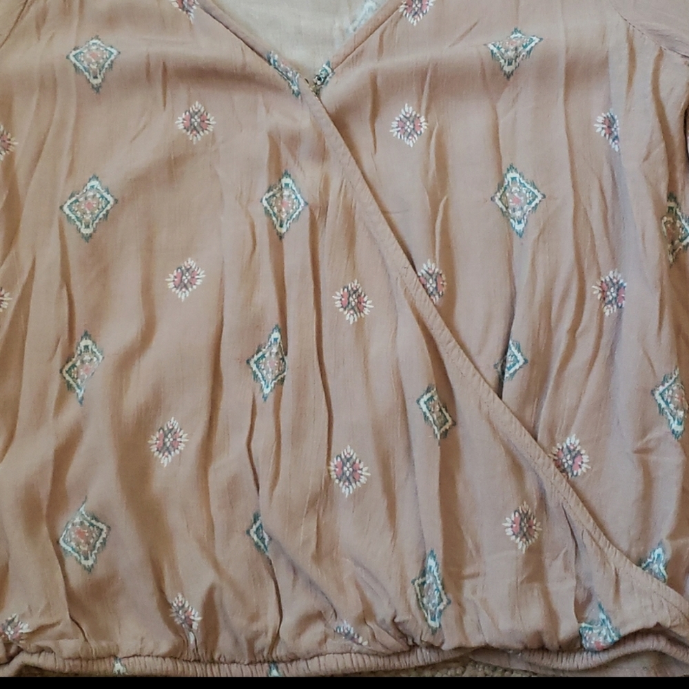 Mudd Long Sleeve Aztec Light weight Blouse. Small - Picture 4 of 10